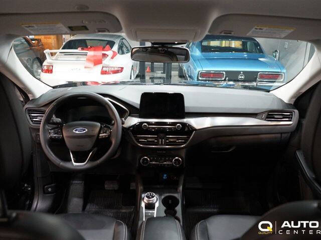 2022 Ford Escape Hybrid Titanium