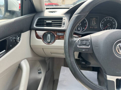 2012 Volkswagen Passat SEL