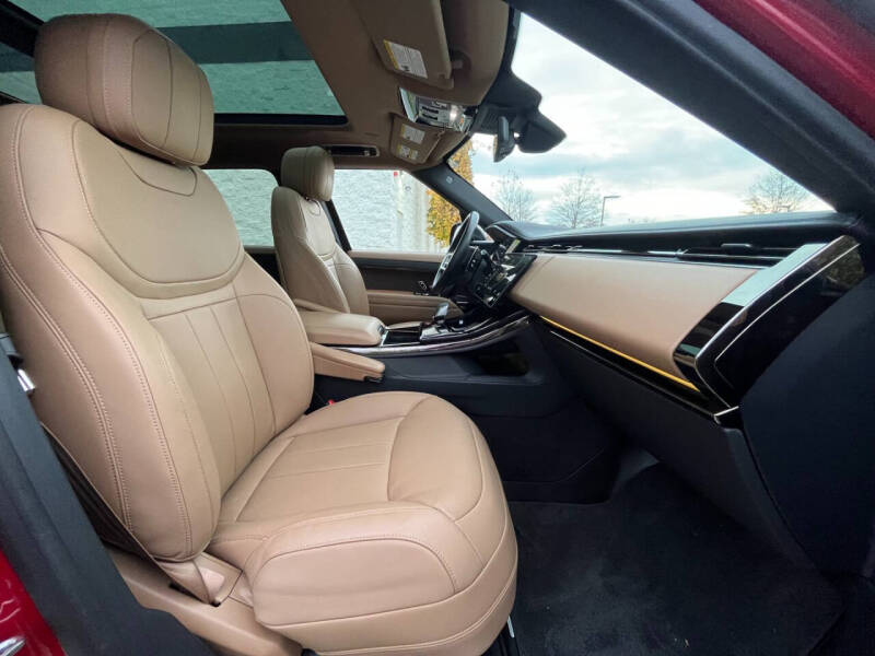 2024 Land Rover Range Rover Sport P360 SE