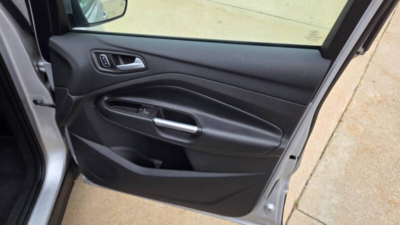 2017 Ford Escape SE - Photo 17