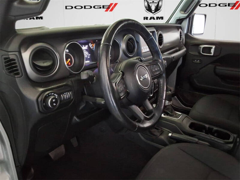 2022 Jeep Gladiator Sport