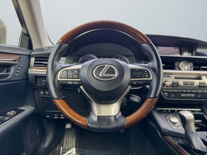2016 Lexus ES 300h