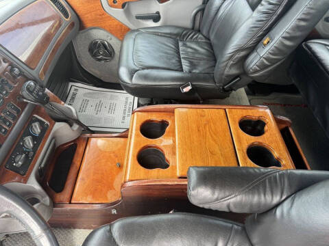 2005 Freightliner M2 106