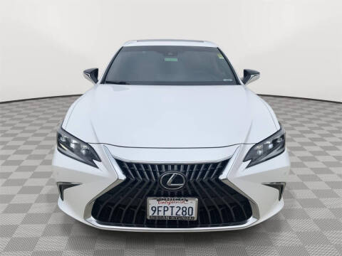 2023 Lexus ES 300h Luxury