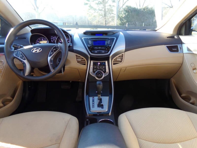 2013 Hyundai Elantra Limited photo 10