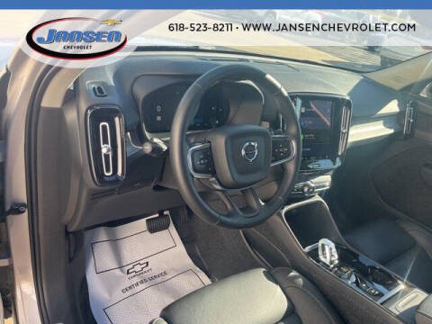 2025 Volvo XC40 B5 Plus Dark Theme