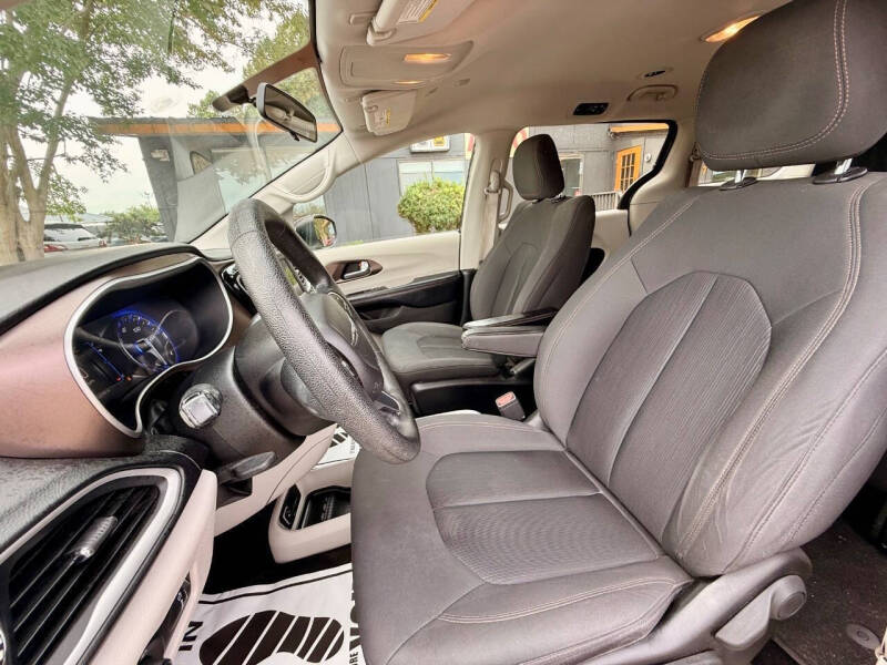 2019 Chrysler Pacifica L