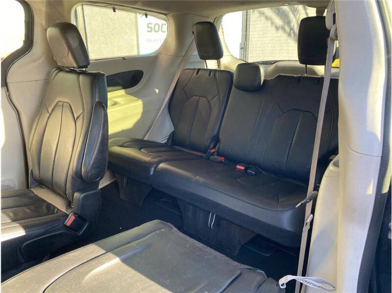 2017 Chrysler Pacifica Touring-L Plus