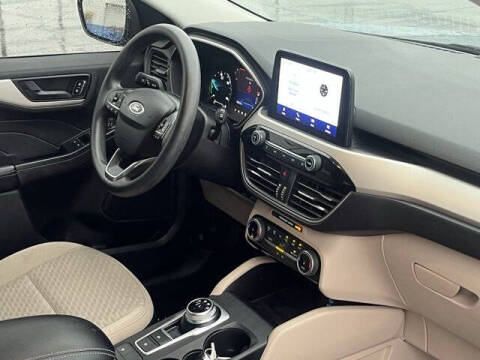 2022 Ford Escape Hybrid SE
