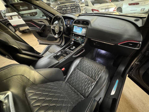 2020 Jaguar F-PACE SVR