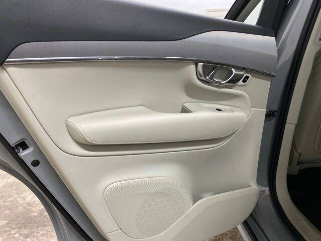 2025 Volvo XC90 B5 Core Bright Theme