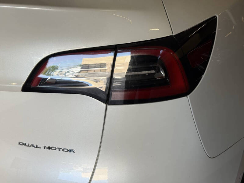 2022 Tesla Model Y Long Range - Photo 11