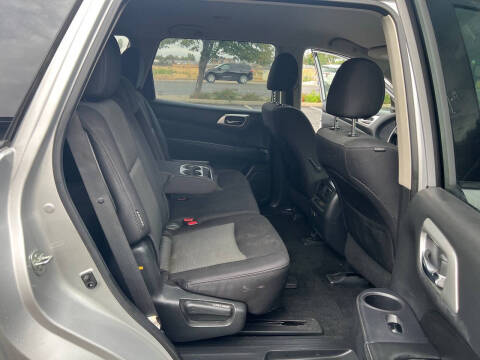 2019 Nissan Pathfinder SV