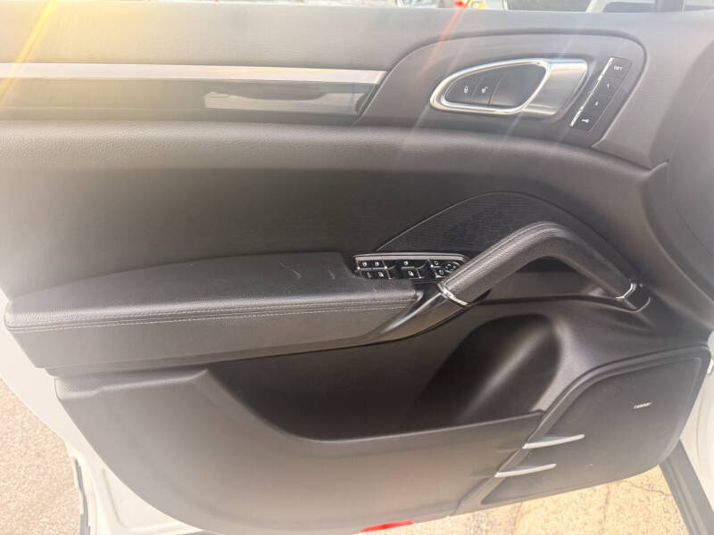 2017 Porsche Cayenne Platinum Edition