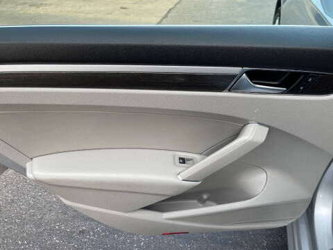 2016 Volkswagen Passat 1.8T SE