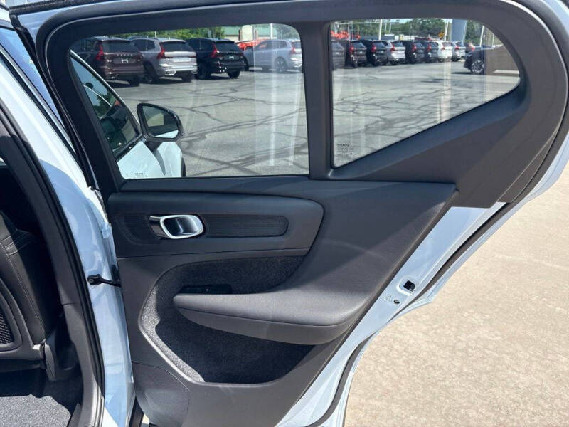 2026 Volvo XC40 B5 Plus