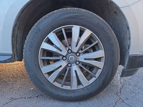 2020 Nissan Pathfinder SV