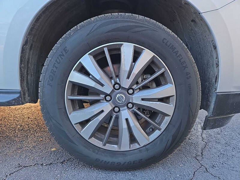 2020 Nissan Pathfinder SV