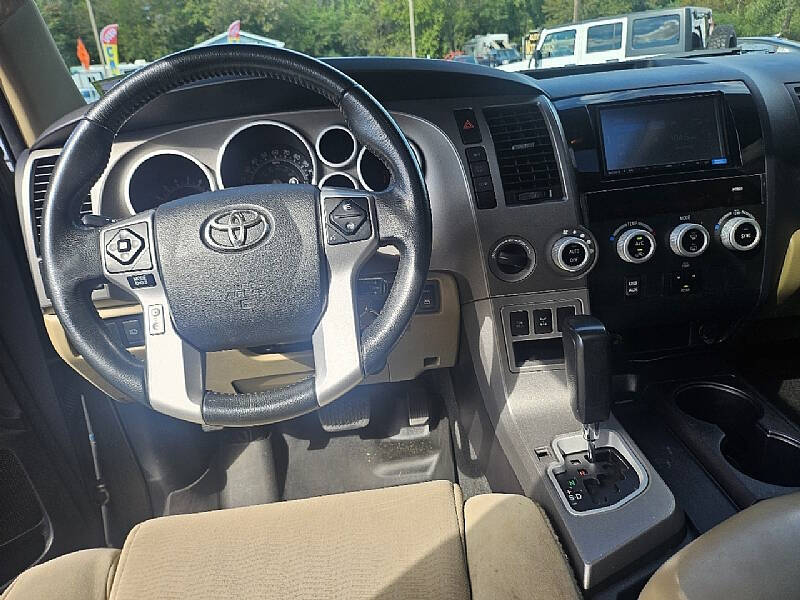 2017 Toyota Sequoia SR5