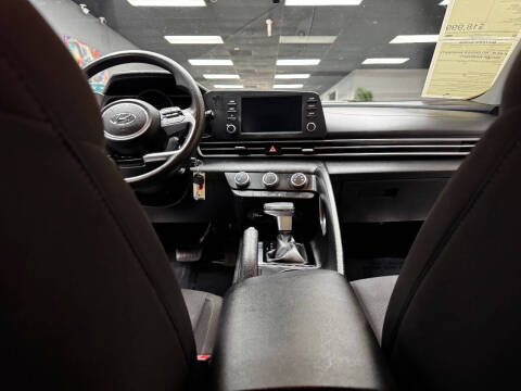 2021 Hyundai Elantra SE