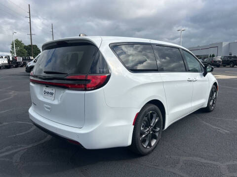 2026 Chrysler Pacifica Select