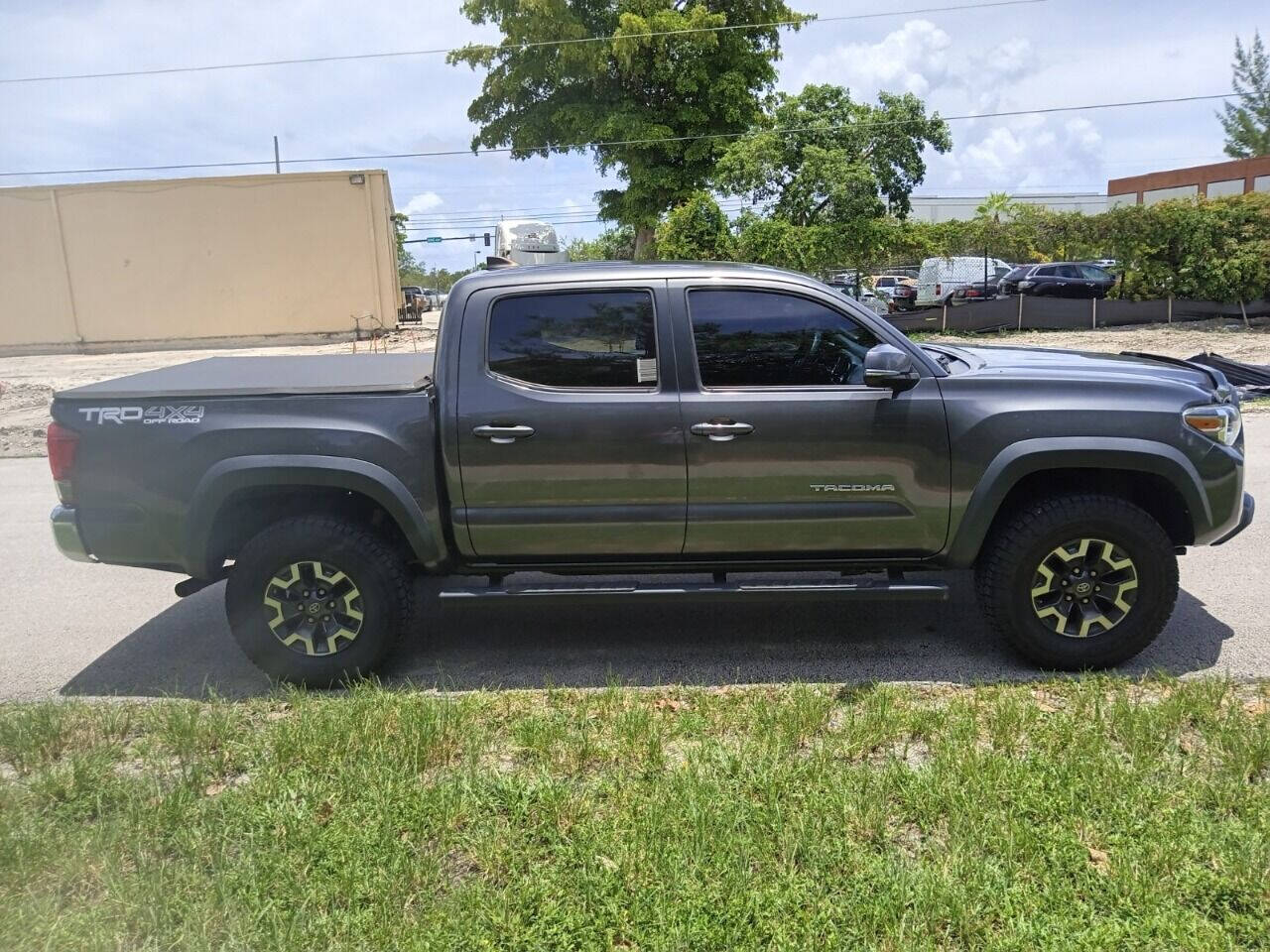 2016 Toyota Tacoma Pickup - $27,950