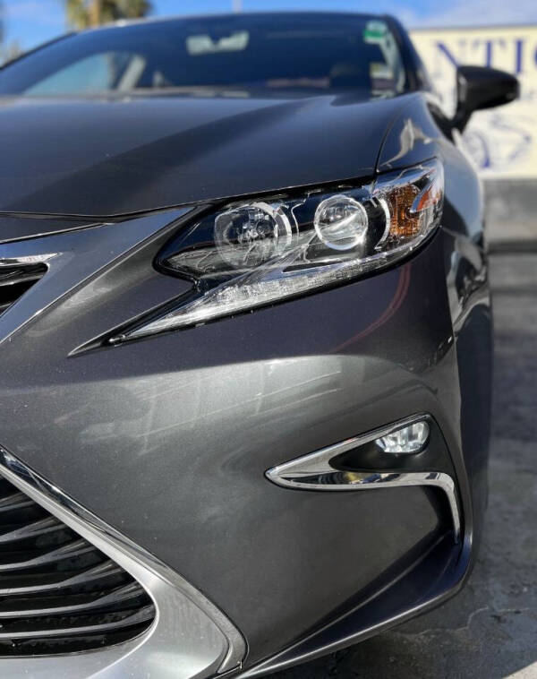 2016 Lexus ES 350 photo 3