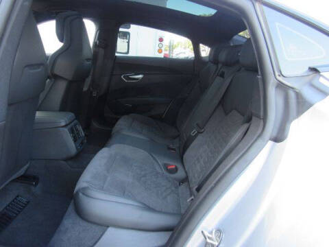 2024 Audi e-tron GT quattro Premium Plus