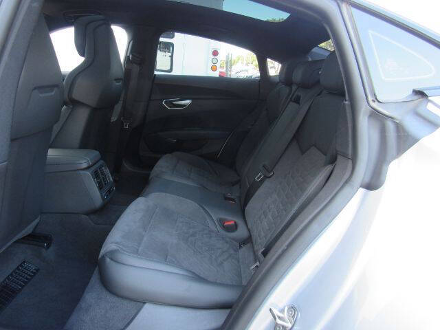 2024 Audi e-tron GT quattro Premium Plus