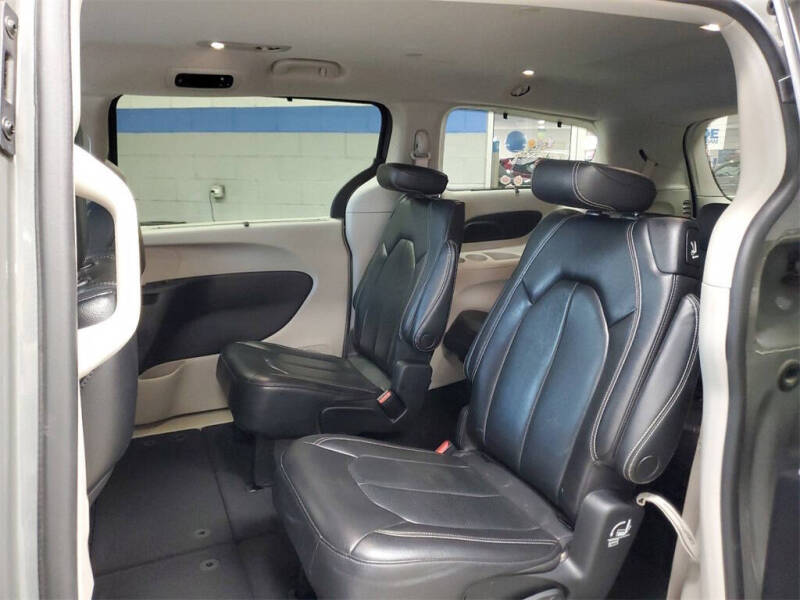 2022 Chrysler Pacifica Touring L