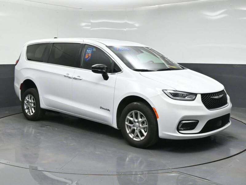 2025 Chrysler Pacifica Select