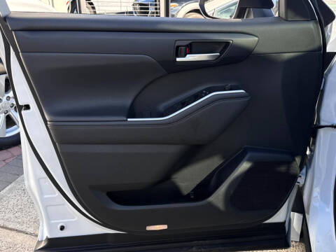 2023 Toyota Highlander Hybrid XLE