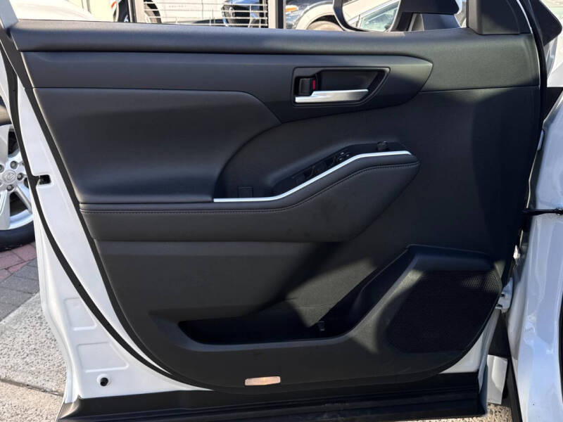 2023 Toyota Highlander Hybrid XLE