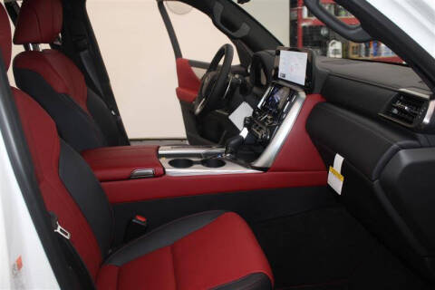 2025 Lexus LX 700h F SPORT Handling