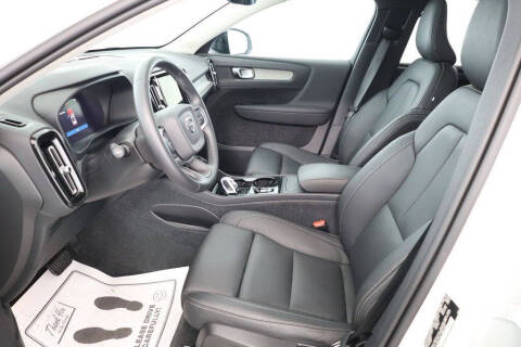 2024 Volvo XC40 B5 Plus Dark Theme