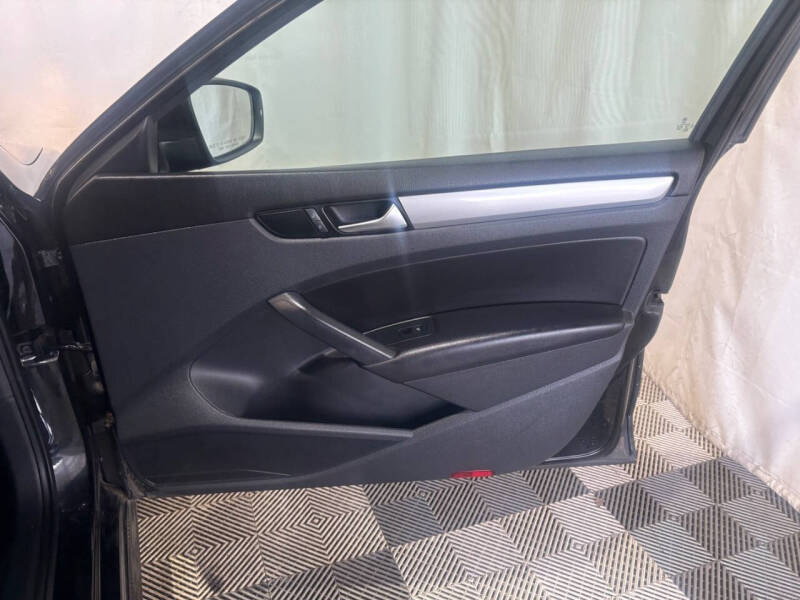 2015 Volkswagen Passat 1.8T Wolfsburg Edition