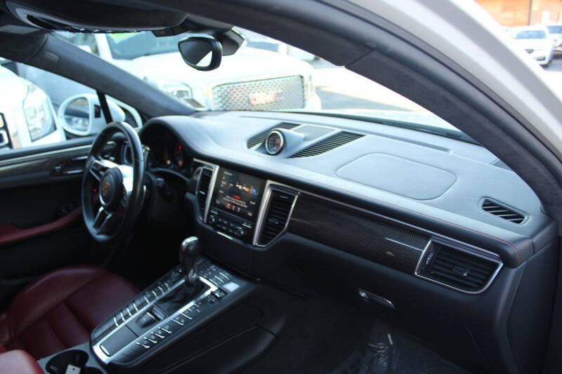 2017 Porsche Macan