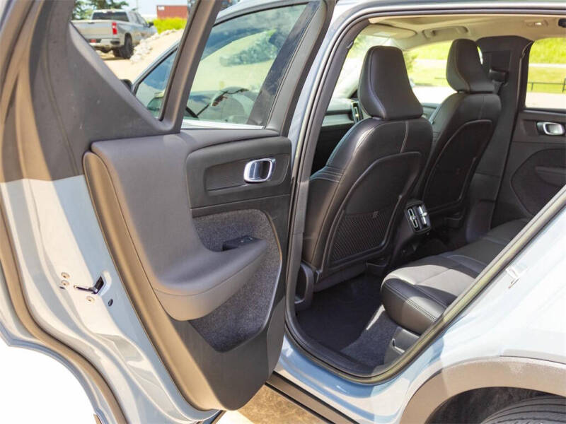 2023 Volvo XC40 B5 Plus Bright Theme