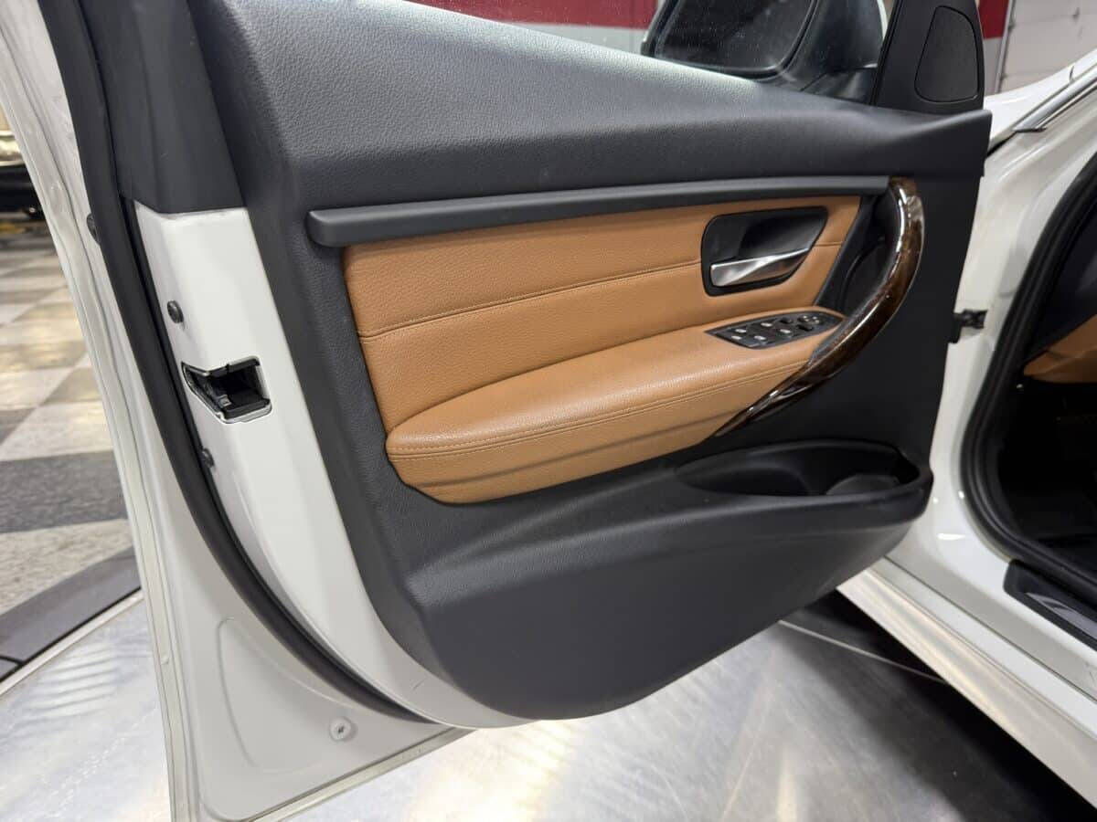 2014 BMW 3 Series 24