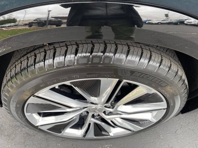 2024 Cadillac LYRIQ Luxury 3