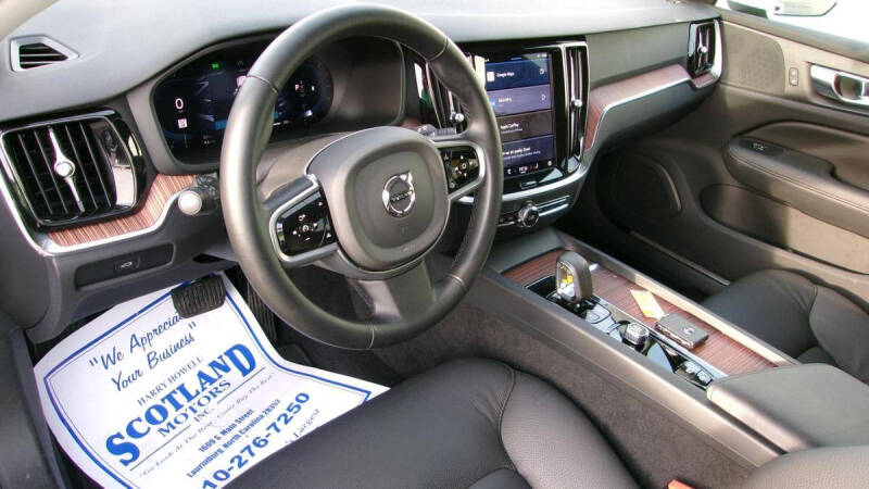 2025 Volvo V60 Cross Country B5 Plus