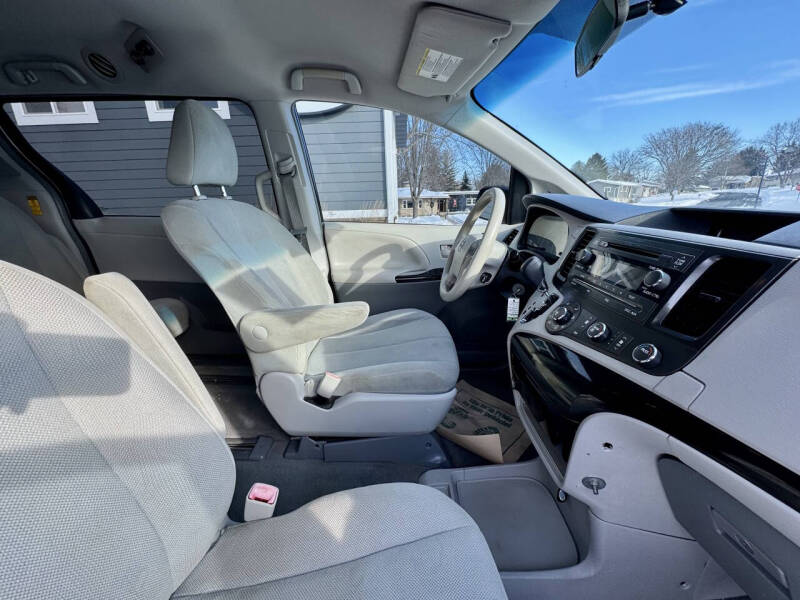 2014 Toyota Sienna L 7-Passenger