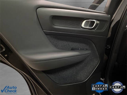 2025 Volvo XC40 B5 Core Bright Theme