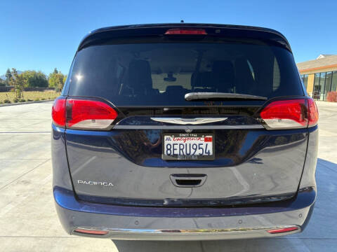 2017 Chrysler Pacifica Touring-L