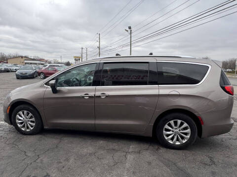 2017 Chrysler Pacifica Touring