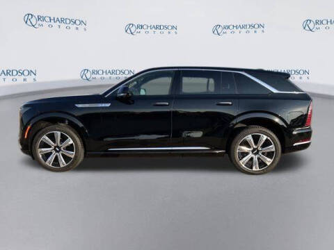 2025 Cadillac Escalade IQ Luxury 2