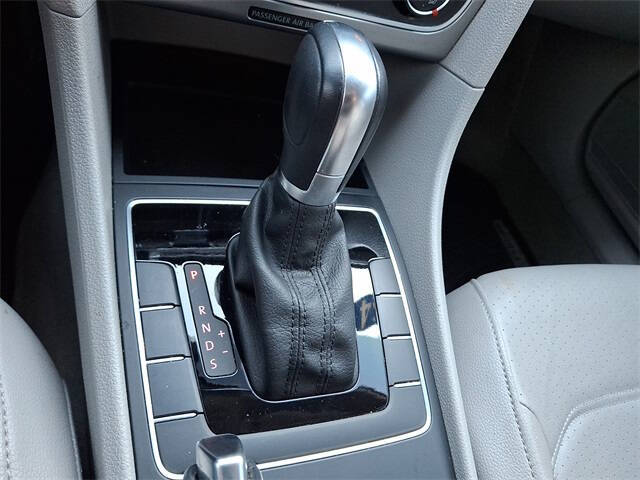 2014 Volkswagen Passat 1.8T S PZEV