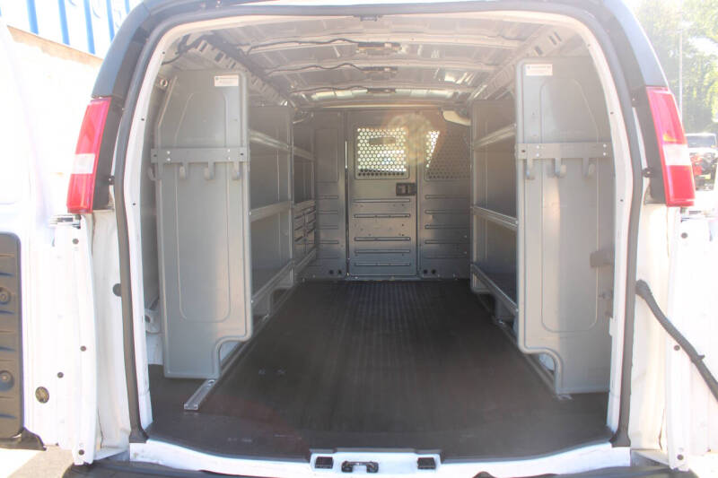 2022 Chevrolet Express 2500