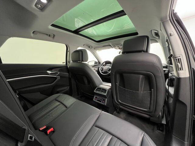 2023 Audi e-tron quattro Premium