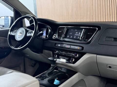 2017 Kia Sedona LX